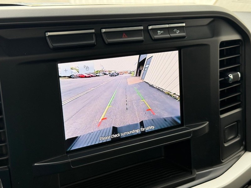 Ford Super Duty F-350 SRW Vehicle Full-screen Gallery Image 17
