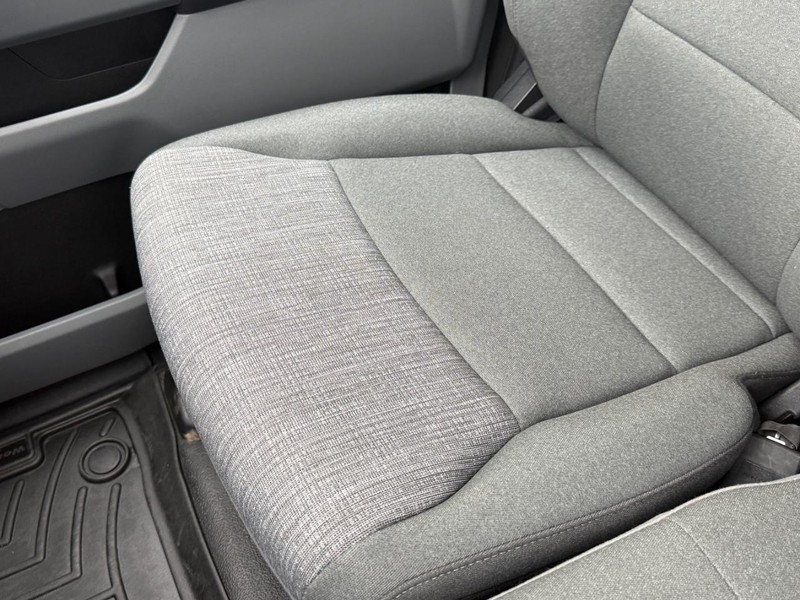 Ford Super Duty F-350 SRW Vehicle Full-screen Gallery Image 19