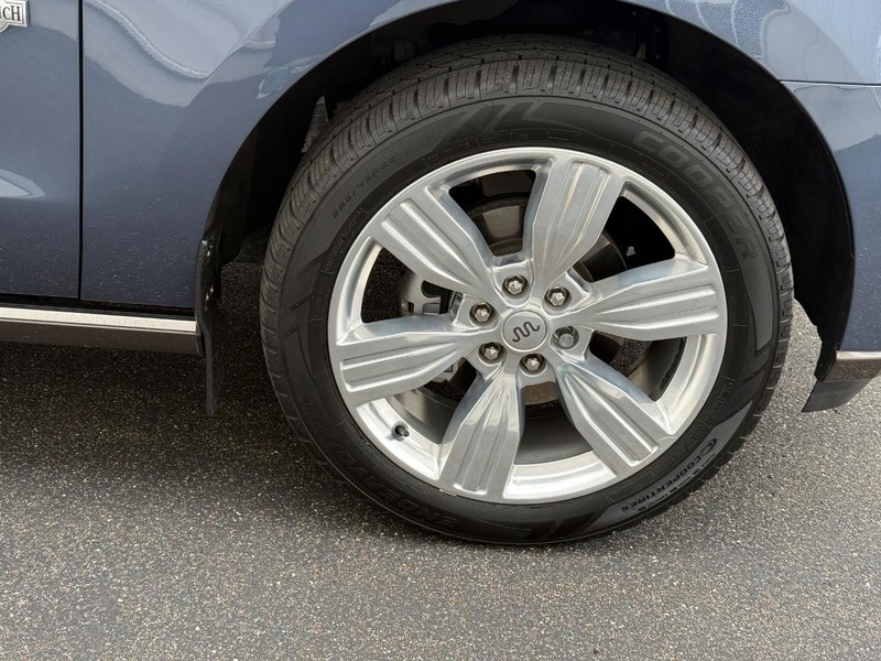 Ford Expedition Max Vehicle Full-screen Gallery Image 06