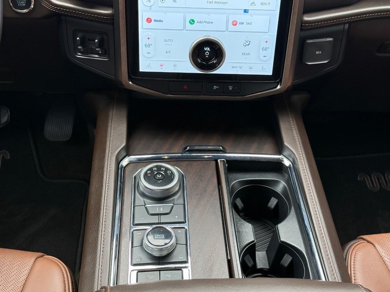 Ford Expedition Max Vehicle Full-screen Gallery Image 12