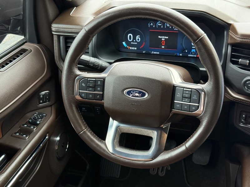 Ford Expedition Max Vehicle Full-screen Gallery Image 13