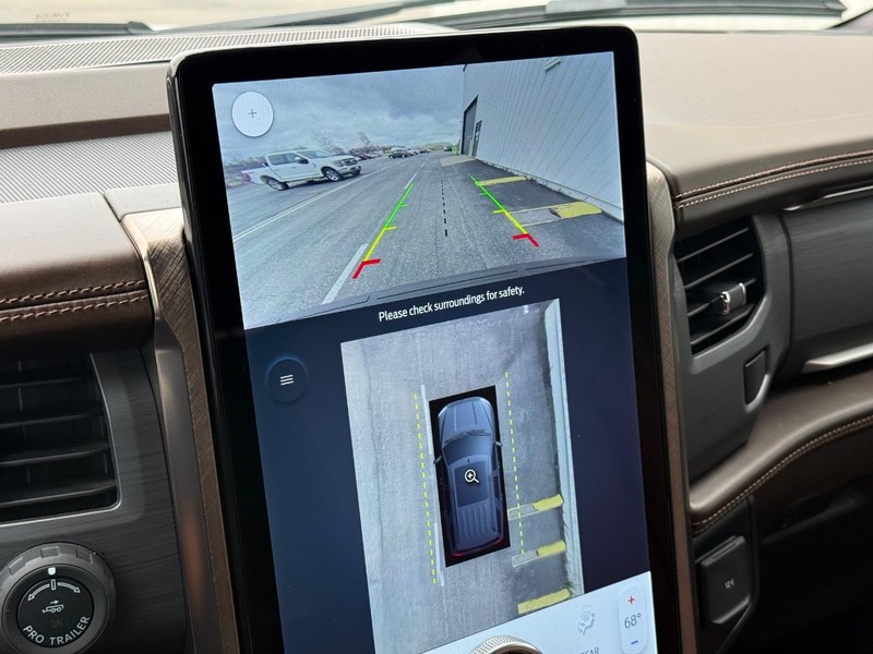 Ford Expedition Max Vehicle Full-screen Gallery Image 18