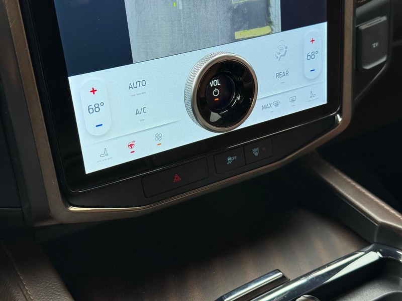 Ford Expedition Max Vehicle Full-screen Gallery Image 19