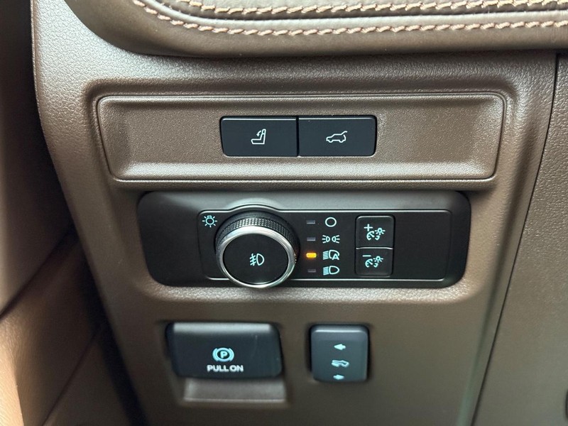 Ford Expedition Max Vehicle Full-screen Gallery Image 21