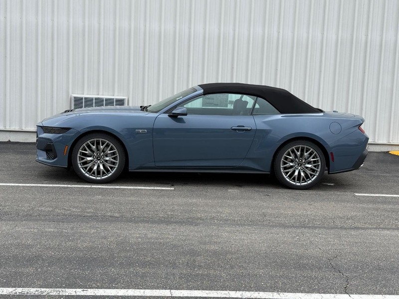 Ford Mustang Vehicle Full-screen Gallery Image 2