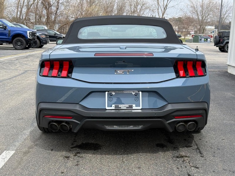 Ford Mustang Vehicle Full-screen Gallery Image 5