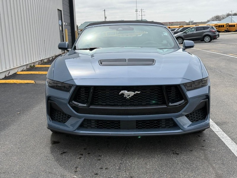 Ford Mustang Vehicle Full-screen Gallery Image 8