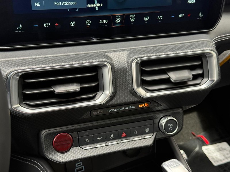 Ford Mustang Vehicle Full-screen Gallery Image 18