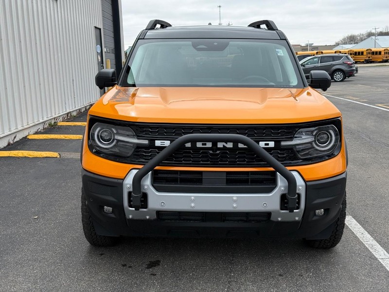 Ford Bronco Sport Vehicle Full-screen Gallery Image 8