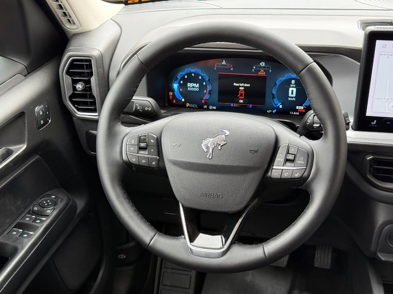 Ford Bronco Sport Vehicle Full-screen Gallery Image 13