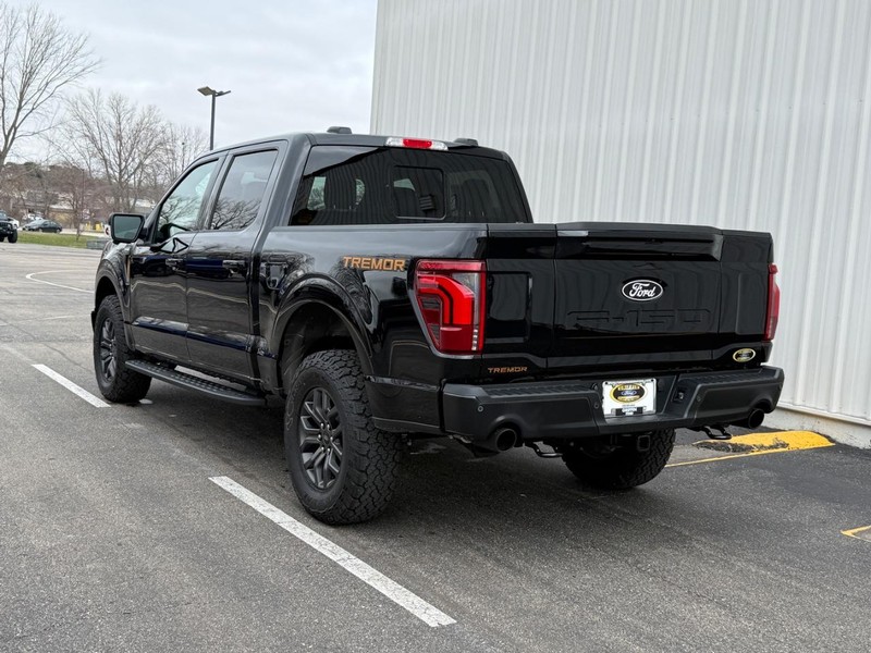Ford F-150 Vehicle Full-screen Gallery Image 3