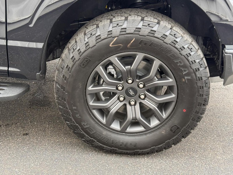 Ford F-150 Vehicle Full-screen Gallery Image 7