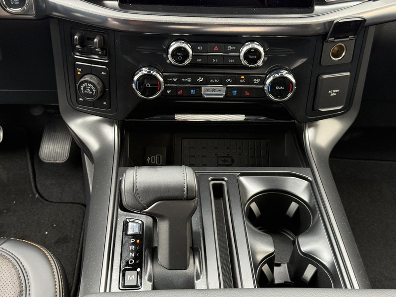 Ford F-150 Vehicle Full-screen Gallery Image 12