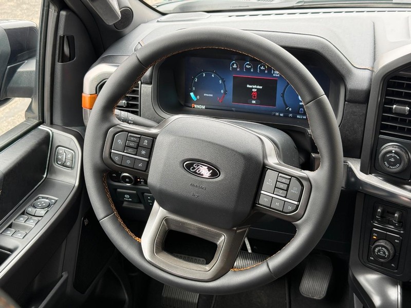 Ford F-150 Vehicle Full-screen Gallery Image 13
