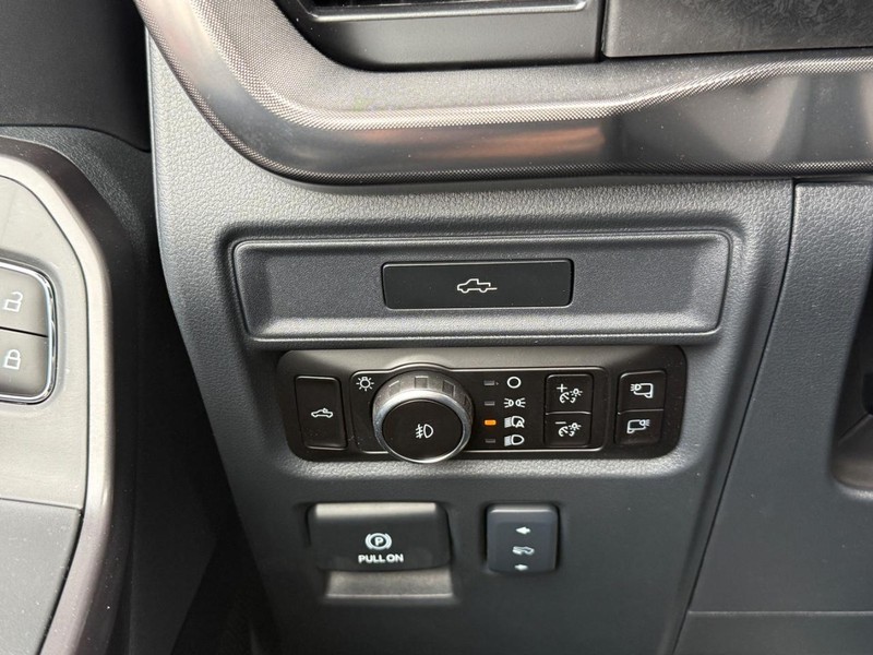 Ford F-150 Vehicle Full-screen Gallery Image 21