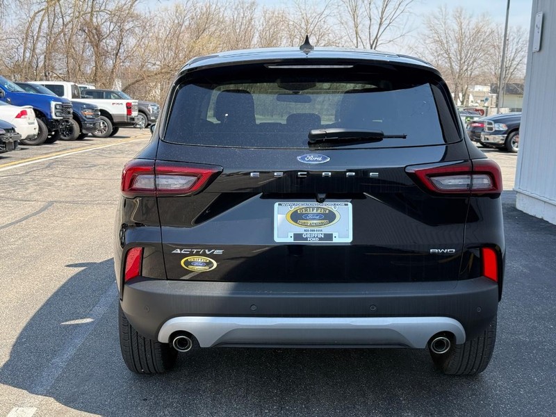 Ford Escape Vehicle Full-screen Gallery Image 4