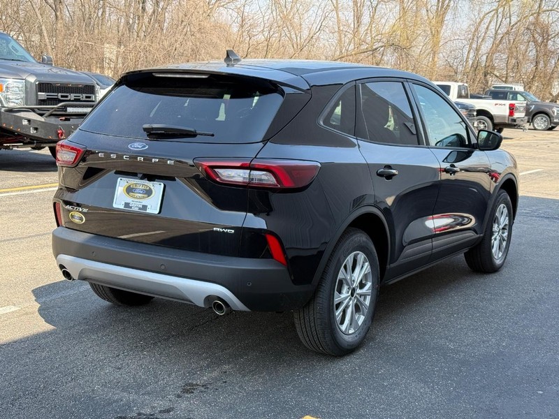 Ford Escape Vehicle Full-screen Gallery Image 6
