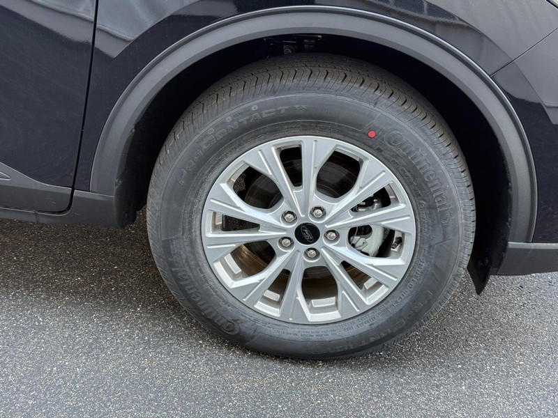 Ford Escape Vehicle Full-screen Gallery Image 7
