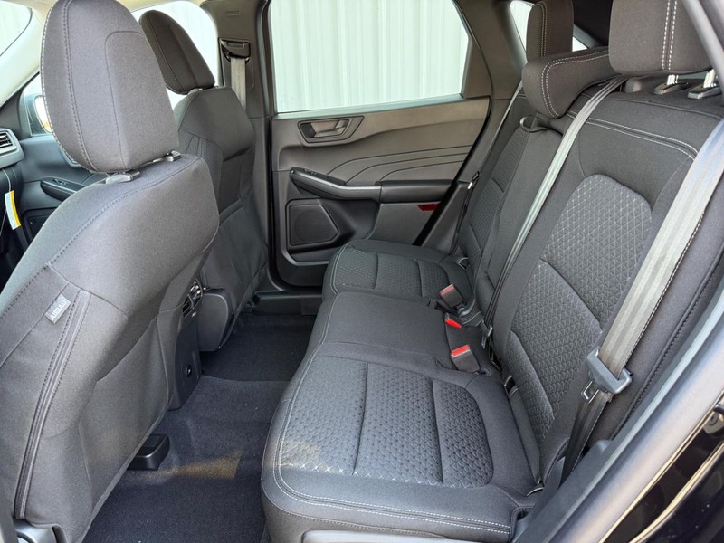 Ford Escape Vehicle Full-screen Gallery Image 9