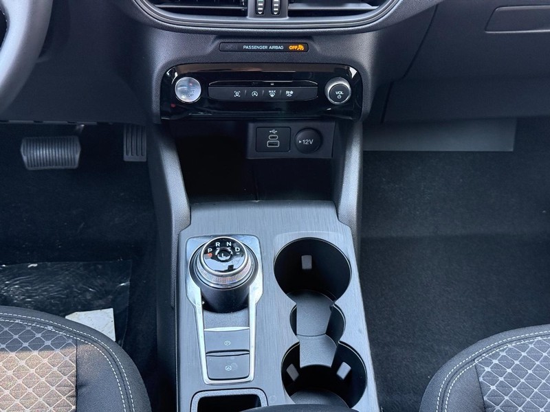 Ford Escape Vehicle Full-screen Gallery Image 12