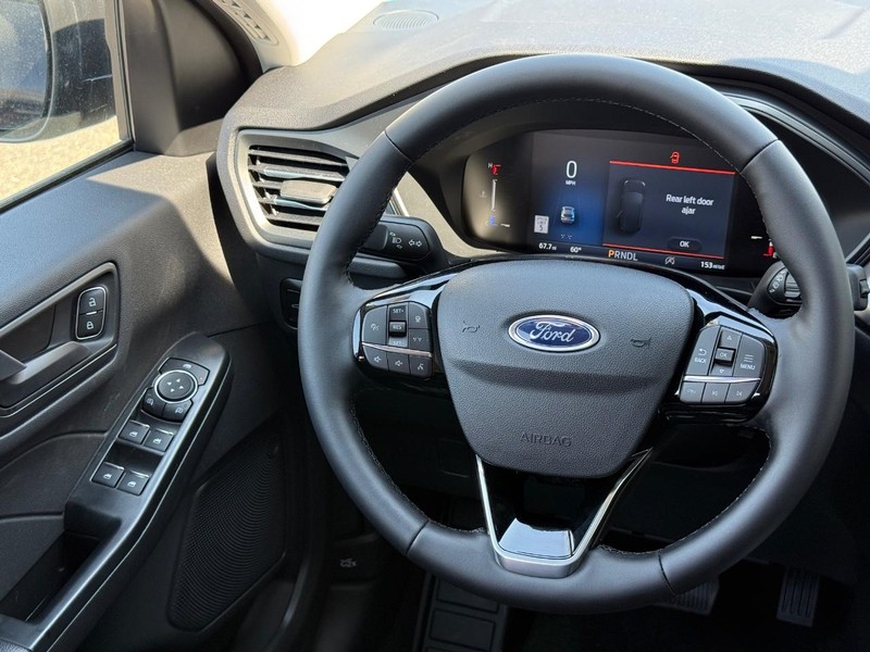 Ford Escape Vehicle Full-screen Gallery Image 13