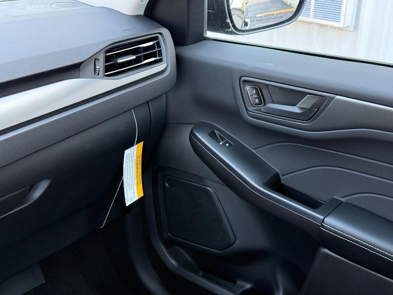 Ford Escape Vehicle Full-screen Gallery Image 14