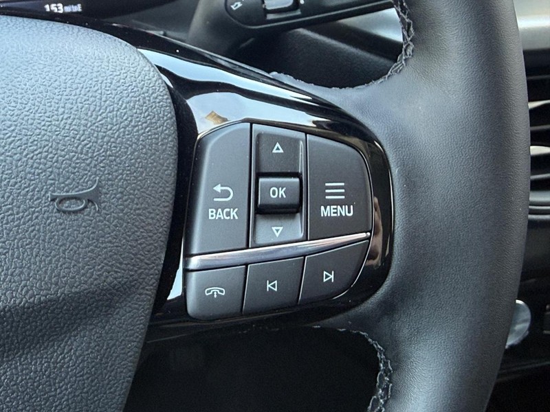 Ford Escape Vehicle Full-screen Gallery Image 16
