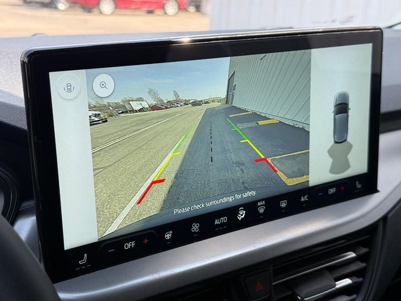 Ford Escape Vehicle Full-screen Gallery Image 18