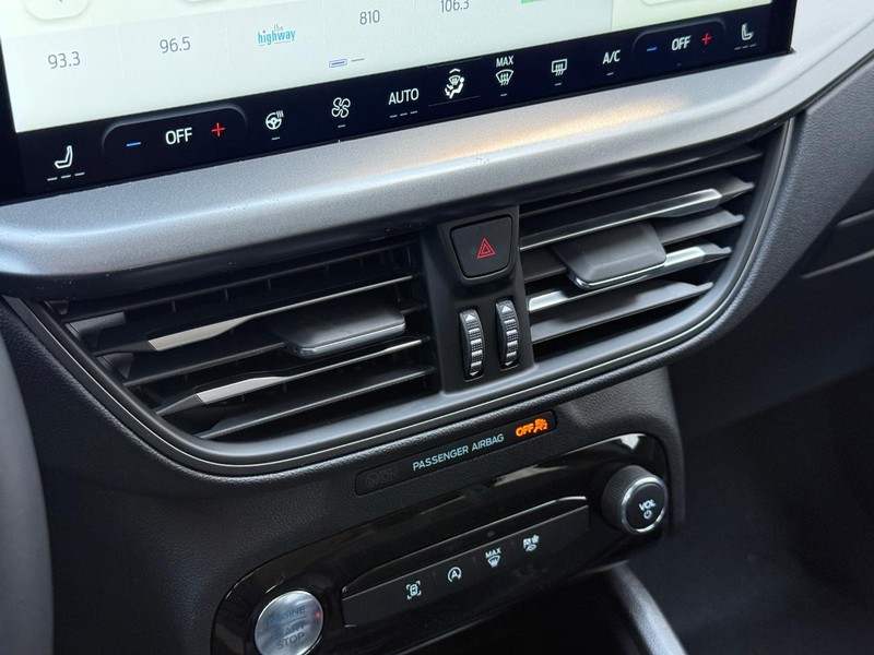Ford Escape Vehicle Full-screen Gallery Image 19