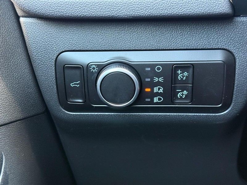 Ford Escape Vehicle Full-screen Gallery Image 21