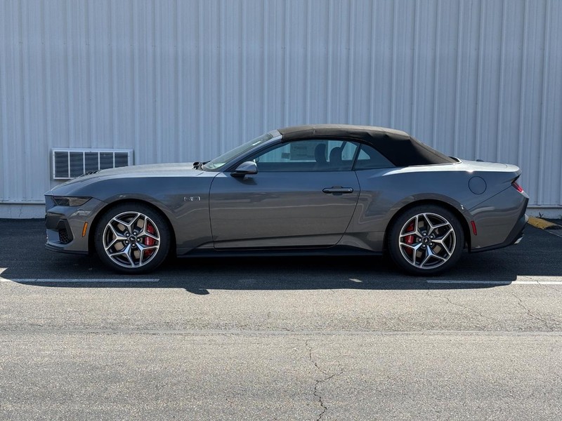 Ford Mustang Vehicle Full-screen Gallery Image 2