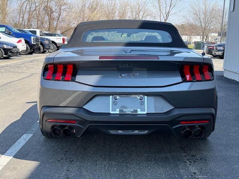 Ford Mustang Vehicle Full-screen Gallery Image 4