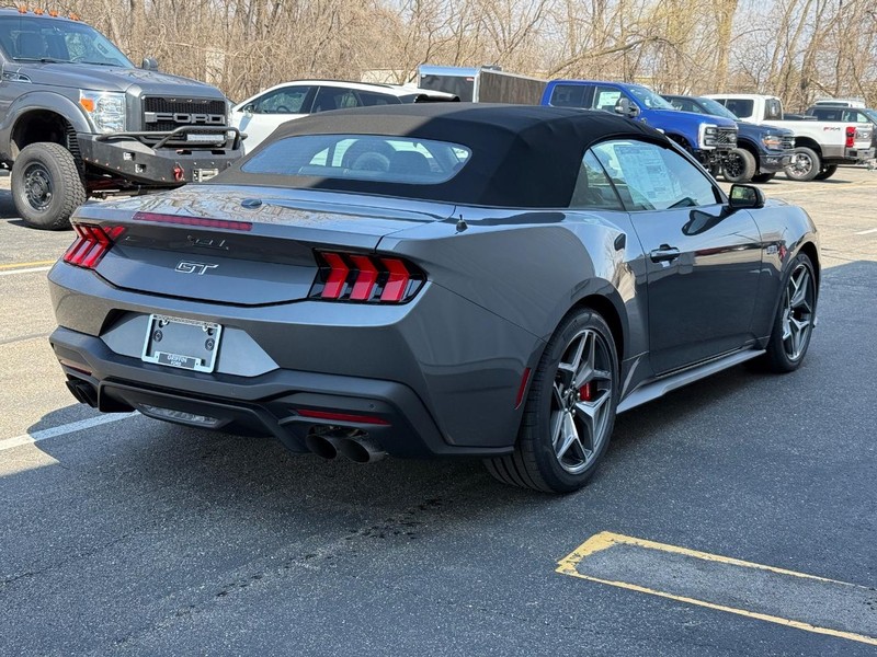 Ford Mustang Vehicle Full-screen Gallery Image 5