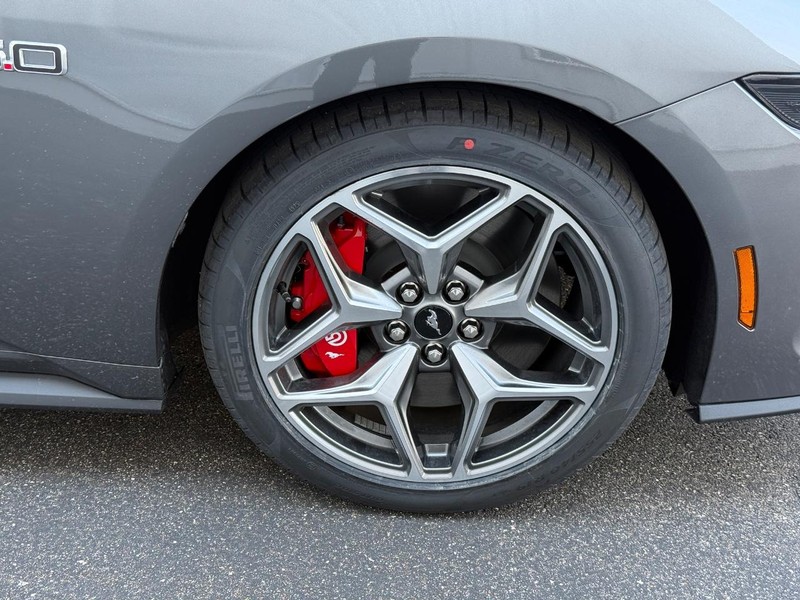 Ford Mustang Vehicle Full-screen Gallery Image 6