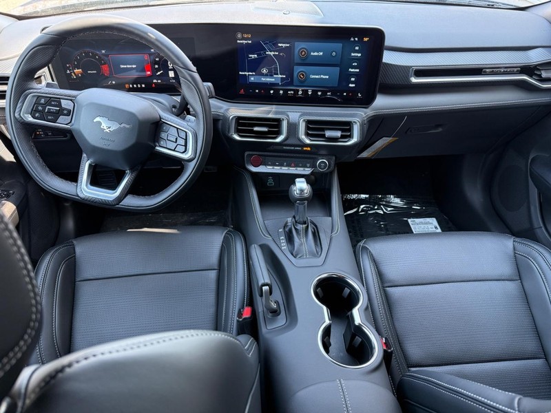 Ford Mustang Vehicle Full-screen Gallery Image 9