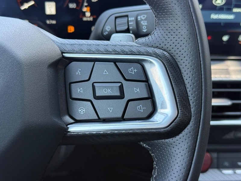 Ford Mustang Vehicle Full-screen Gallery Image 15