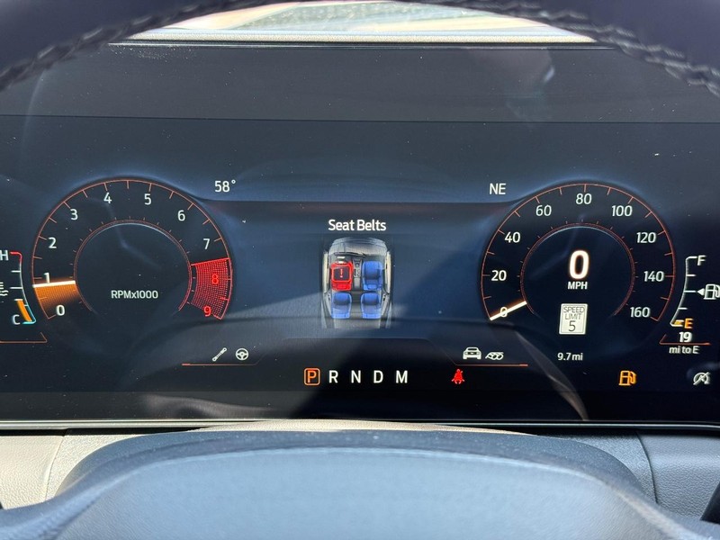 Ford Mustang Vehicle Full-screen Gallery Image 16