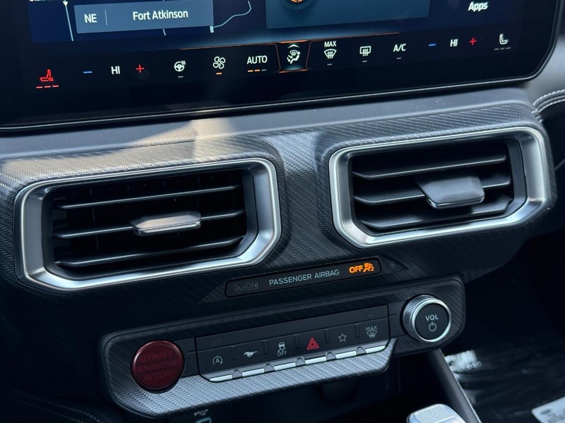 Ford Mustang Vehicle Full-screen Gallery Image 18