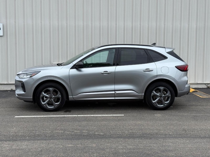 Ford Escape Vehicle Full-screen Gallery Image 2