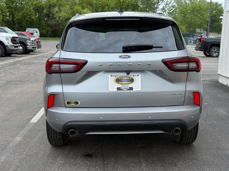 Ford Escape Vehicle Full-screen Gallery Image 4