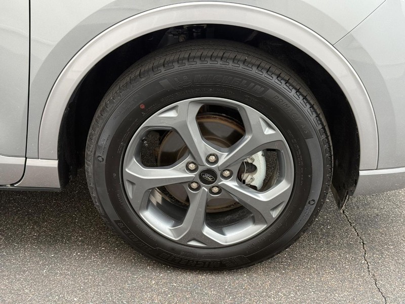 Ford Escape Vehicle Full-screen Gallery Image 5
