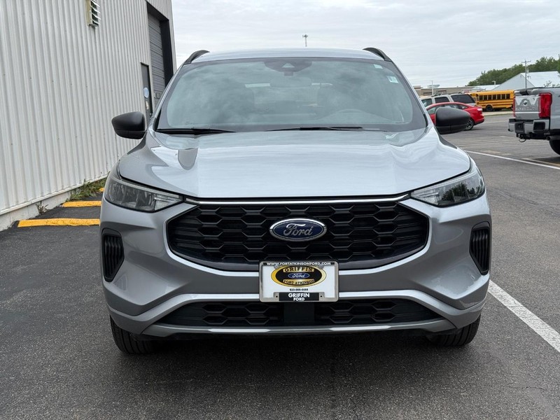Ford Escape Vehicle Full-screen Gallery Image 9