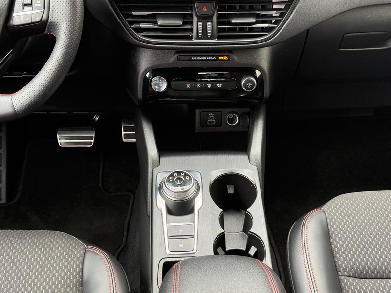 Ford Escape Vehicle Full-screen Gallery Image 10