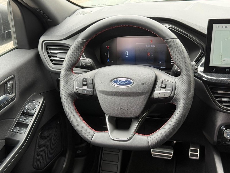 Ford Escape Vehicle Full-screen Gallery Image 14
