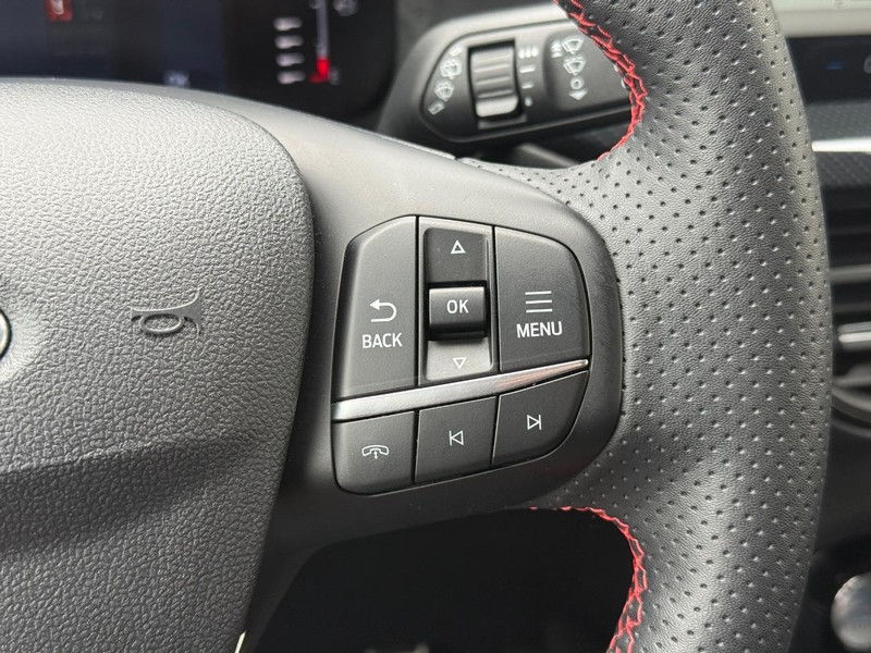 Ford Escape Vehicle Full-screen Gallery Image 16
