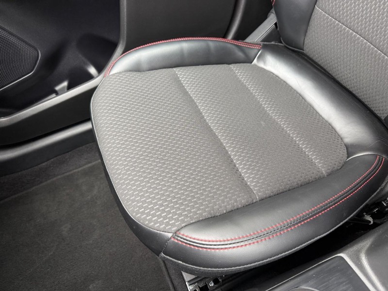 Ford Escape Vehicle Full-screen Gallery Image 18