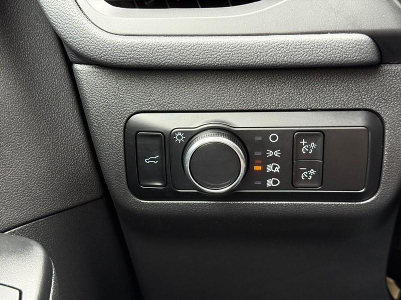 Ford Escape Vehicle Full-screen Gallery Image 21