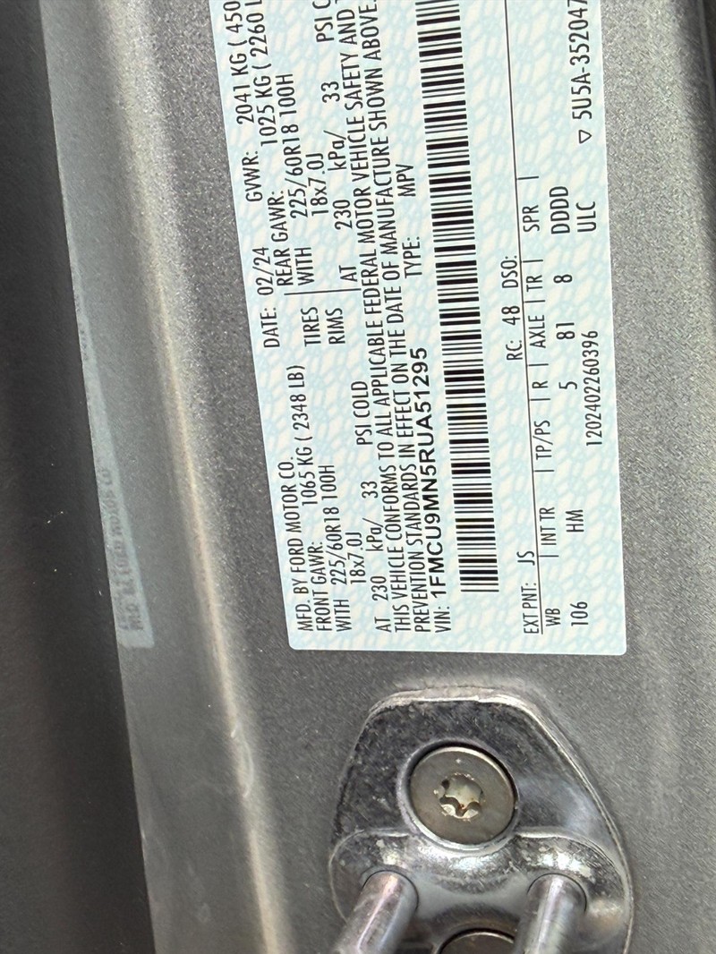 Ford Escape Vehicle Full-screen Gallery Image 22