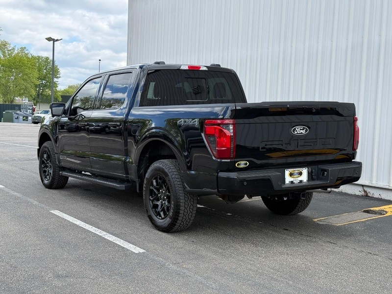 Ford F-150 Vehicle Full-screen Gallery Image 3