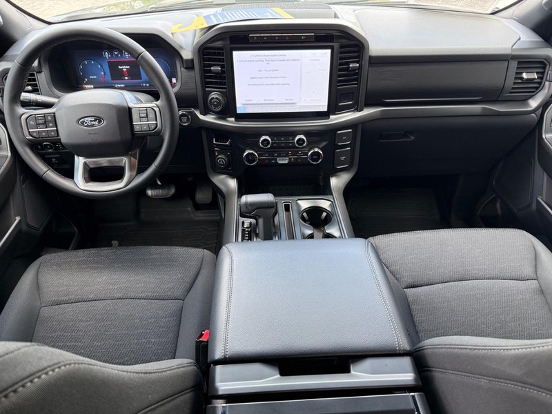 Ford F-150 Vehicle Full-screen Gallery Image 10